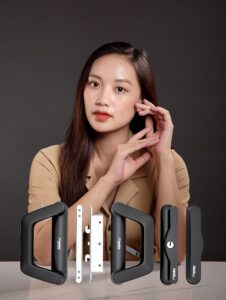 Bộ khóa chữ D cửa lùa 4 cánh AMG AD-303D liền tay kéo 