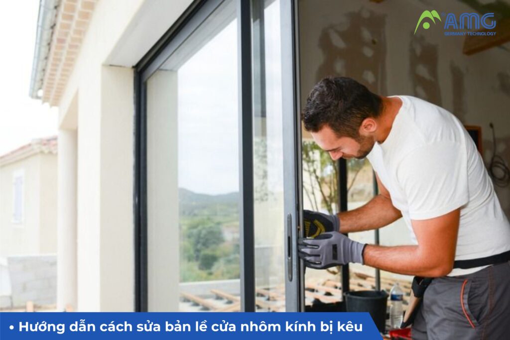bản lề cửa nhôm kính bị kêu