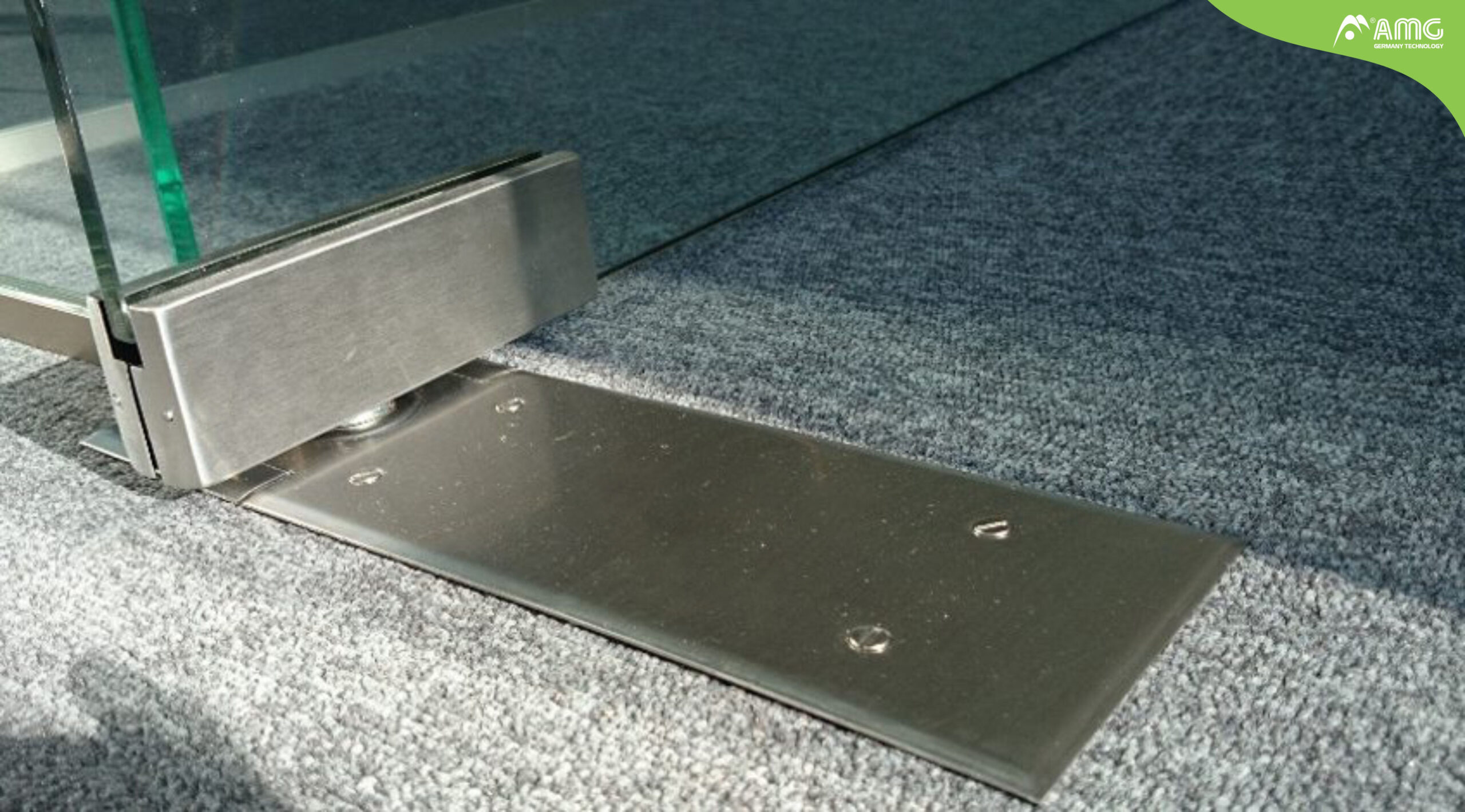 Bản lề thủy lực