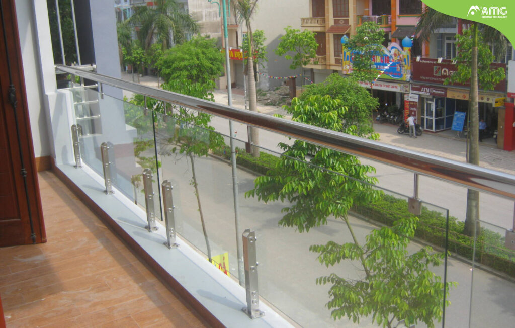 phụ kiện ban công kính